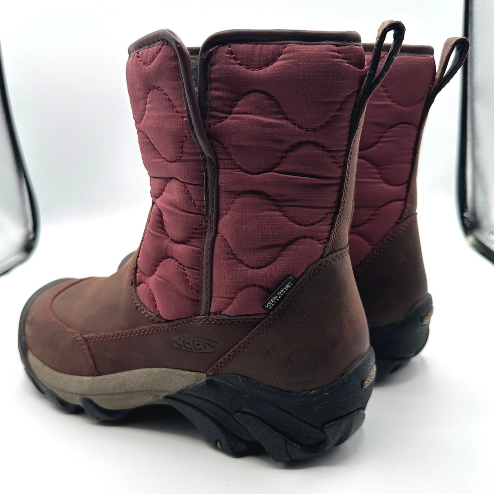 KEEN Greta Waterproof Winter Chelsea Boots 7.5 Burgundy Quilted Gorpcore Outdoor